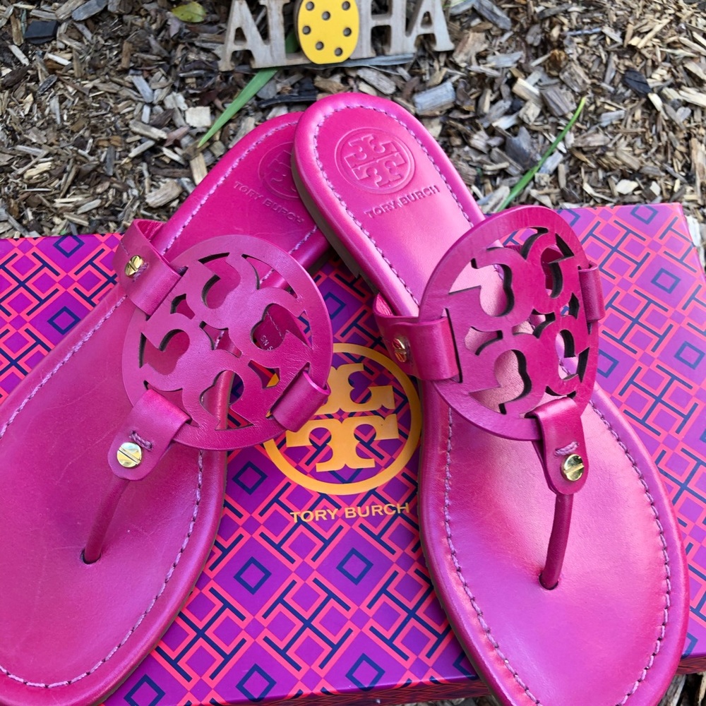 SOLD!!! New Fuchsia Tory Burch Miller Thong Sandal